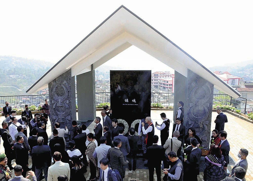 ８日、インド北東部コヒマで完成した旧日本軍兵士の慰霊碑＝浅野友美撮影