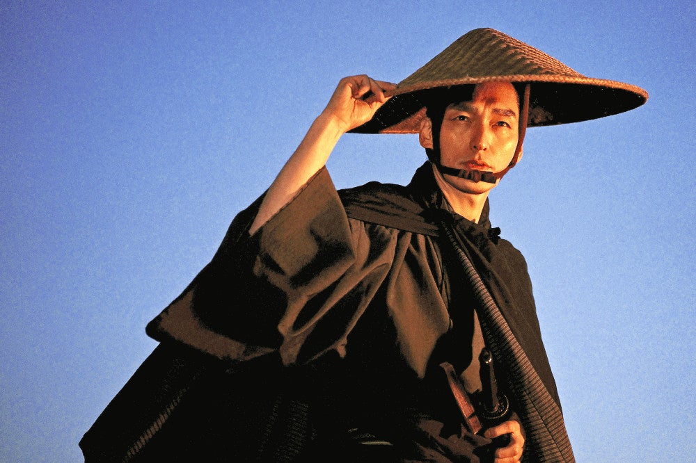 武士の本懐をとげられるのか。柳田格之進（草なぎ剛）はあだ討ちの旅に出る