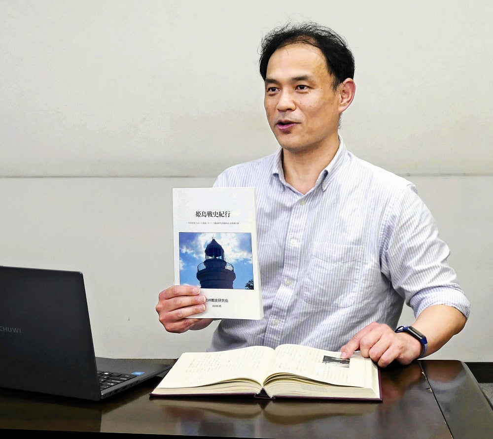 姫島の戦史について語る野崎さん