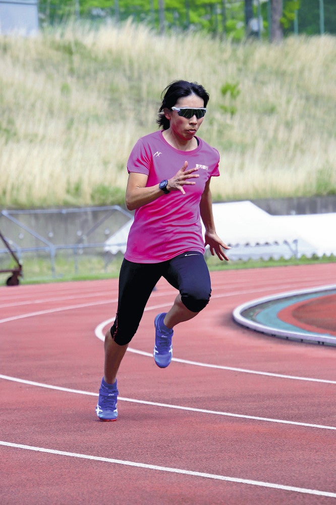 世界選手権に向けて調整する佐々木選手（９日、福島市で）