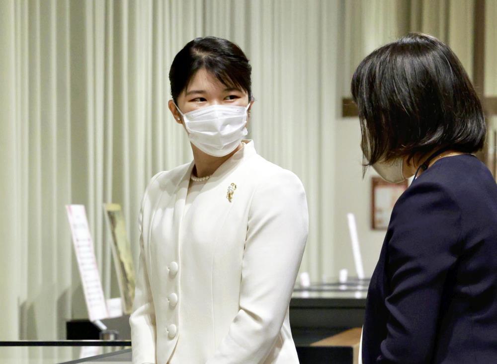 特別展を鑑賞される愛子さま（１１日午後、東京都千代田区で）＝代表撮影