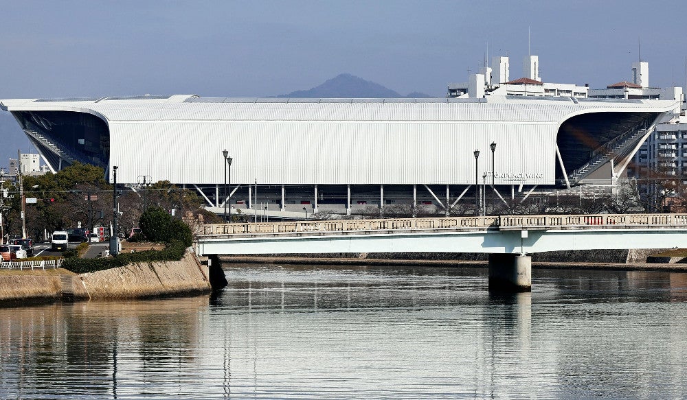 エディオンピースウィング広島（広島市中区、２０２３年１２月撮影）