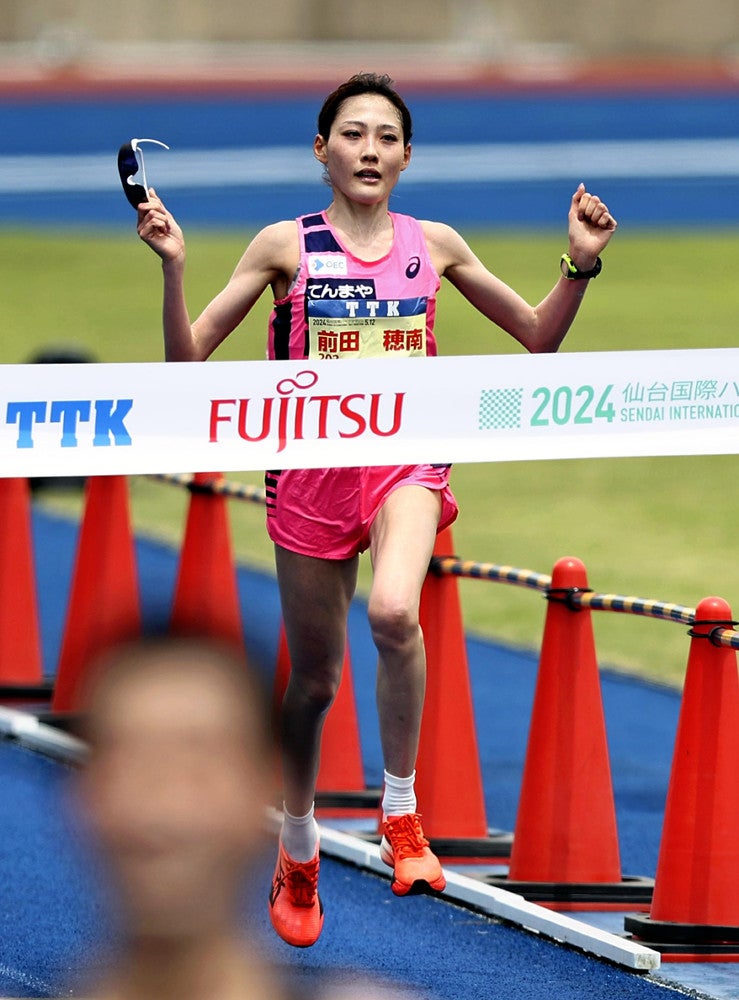 女子で優勝した前田穂南（１２日）＝富永健太郎撮影