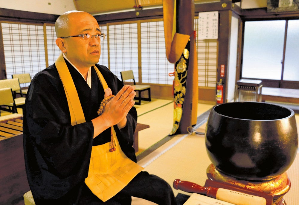「事故を風化させないため、法要を続けていきたい」と話す樋田さん（９日、滋賀県甲賀市で）