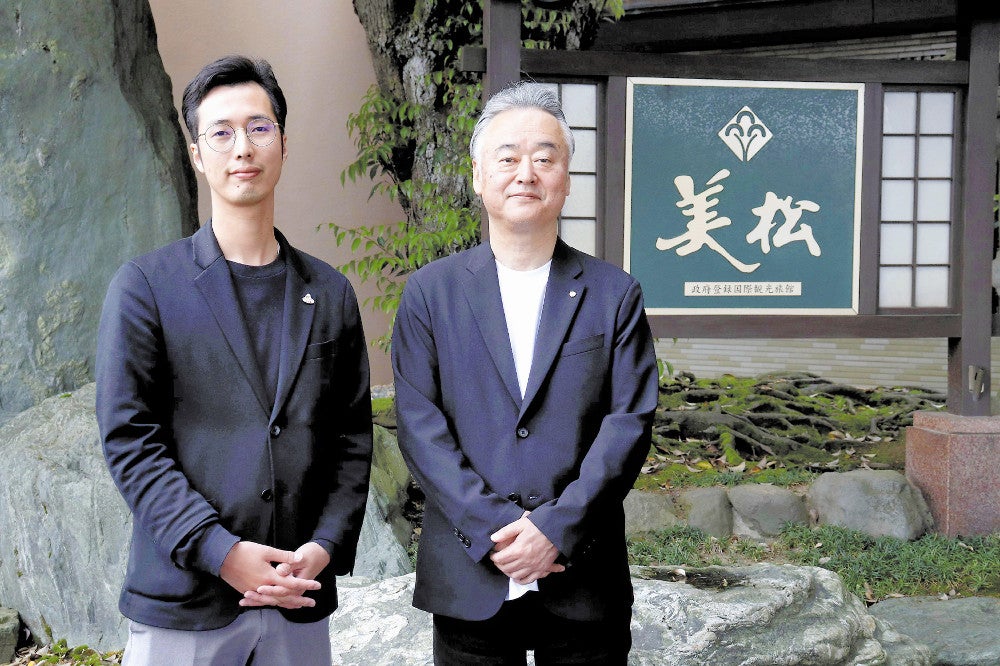 竜王戦を誘致した前田健吾さん（左）と健二さん（福井県あわら市で）