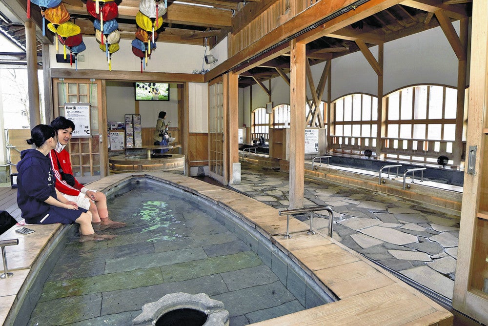 あわら温泉の中心部にある足湯施設「芦湯」（福井県あわら市で）