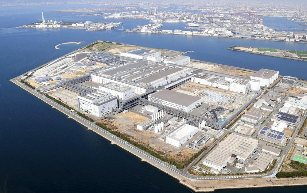 シャープ本社（堺市堺区で、読売ヘリから）