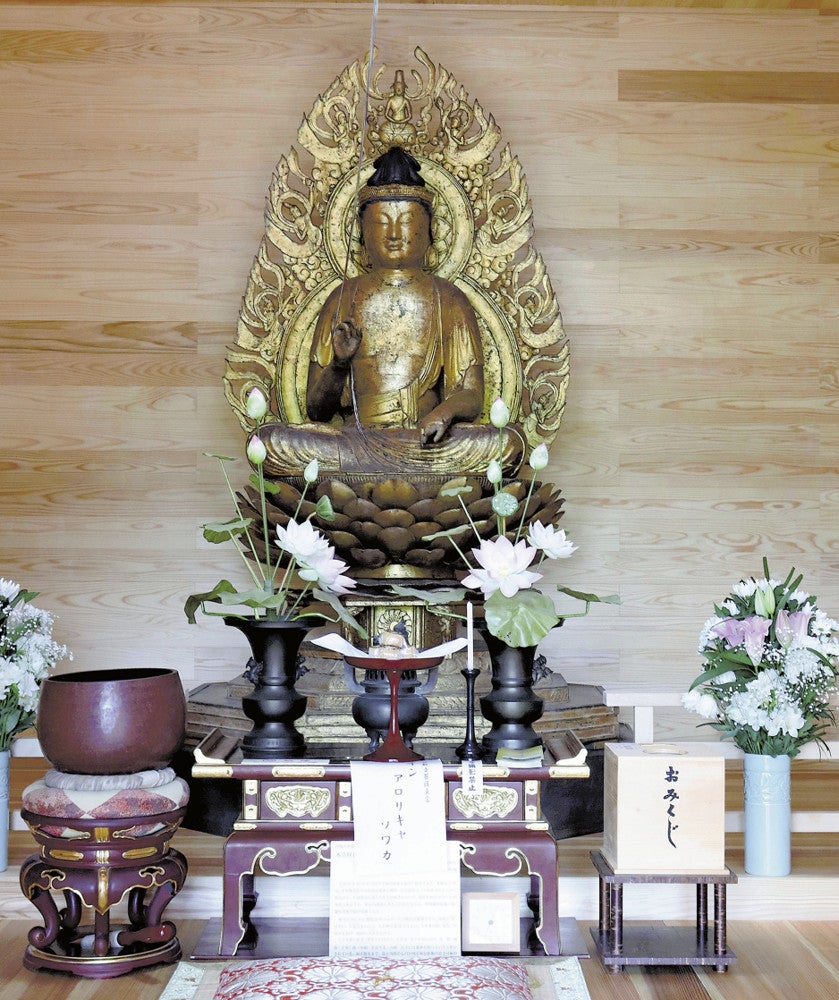 修理を終えた木造観音菩薩坐像