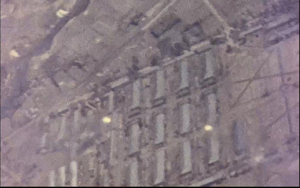 平戸市沖で米軍の機銃掃射を受ける「第三鷹川丸」（豊の国宇佐市塾提供）