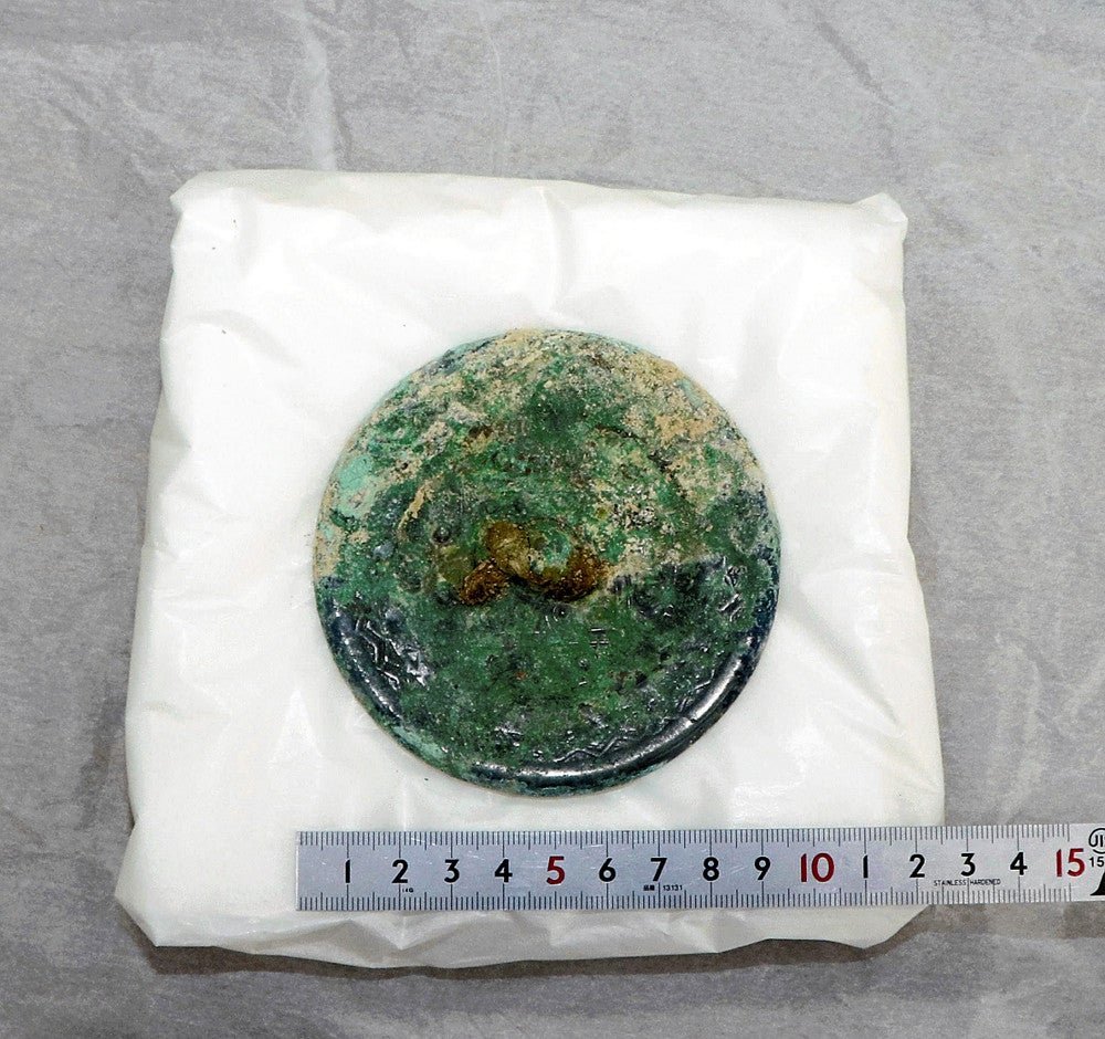 妙法寺古墳から出土した方格Ｔ字鏡
