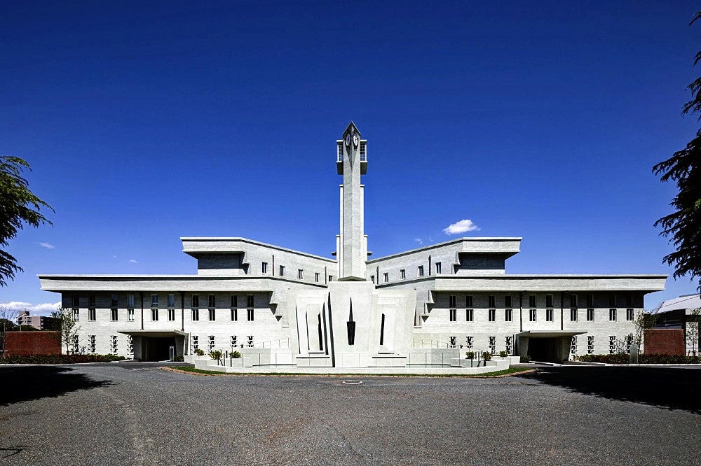 旧小菅刑務所庁舎（法務省提供）