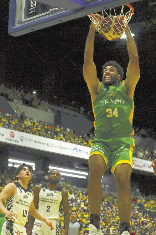 ジェレットのダンクはチームに勢いをもたらした（昨年１２月２４日、宇都宮市の日環アリーナ栃木で）
