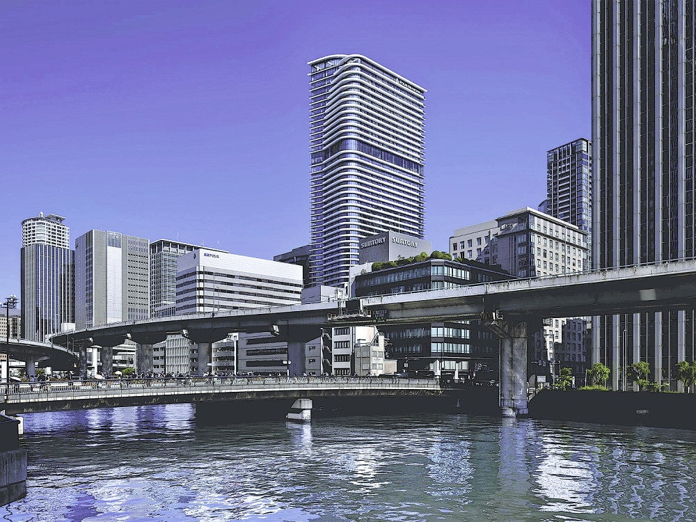 大阪・堂島に完成した高層複合ビル（大阪市北区で）＝ナカサアンドパートナーズ撮影