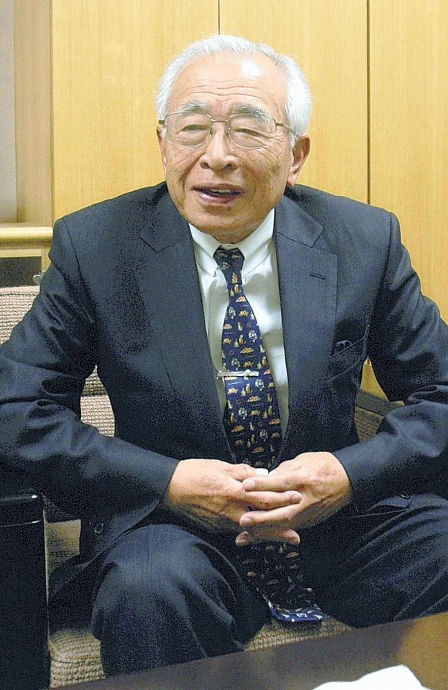 原子力行政などについて語る栗田氏（２０１２年、福井市で）