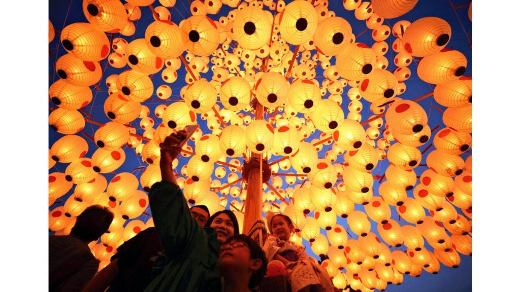 [Pick up photos] 夜空に映える 無数のちょうちん