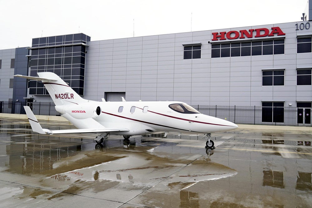 ホンダジェットの現行機「エリート２」（３月６日、米ノースカロライナ州で）＝小林泰裕撮影