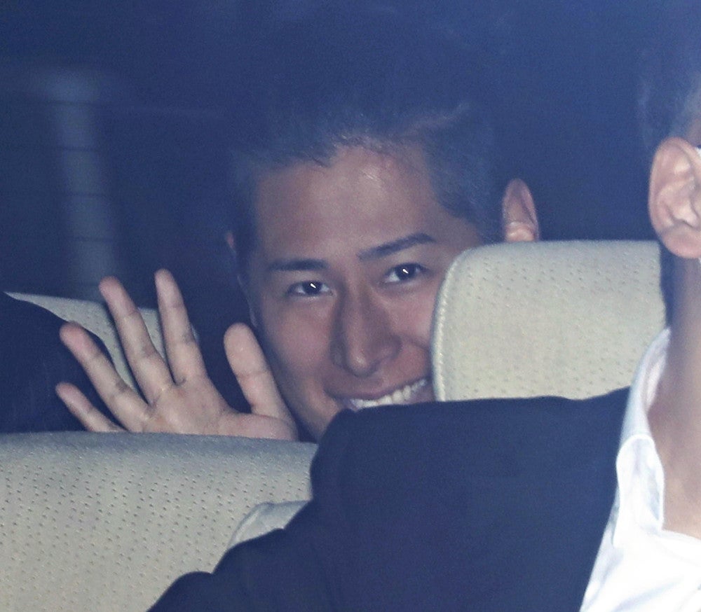 深川署に入るつばさの党の根本良輔容疑者（１７日撮影）　