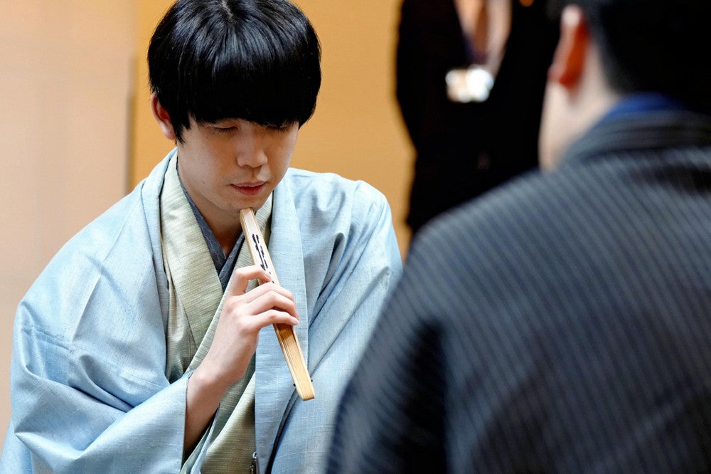 藤井聡太竜王（２月撮影）