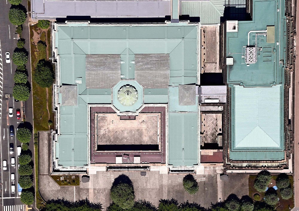 上空から見た日本銀行本店（読売ヘリから）