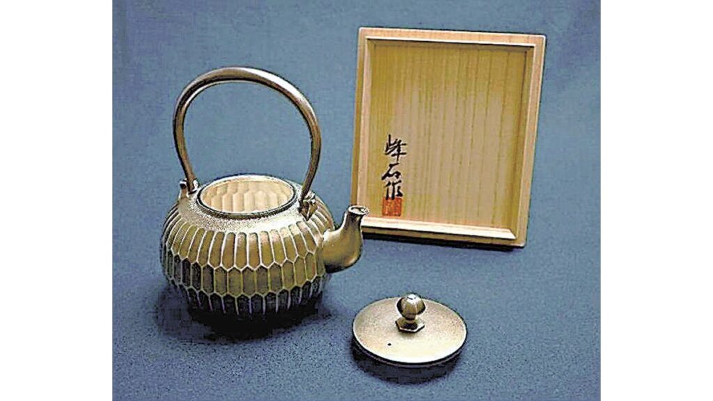 [社会] ふるさと納税で料亭の豪華おせち・６０００円の抹茶アイス…「赤字」の都市部が豪華返礼品で反攻