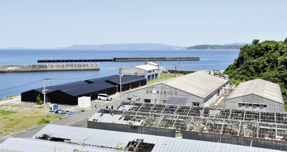 長崎市の廃止施設を活用し、高島に整備されたブリ養殖の研究施設