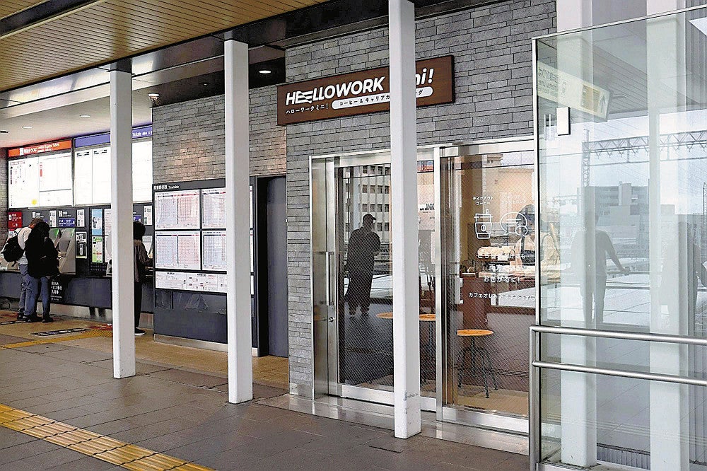 店舗は近鉄大和西大寺駅の中央改札口そばにある（奈良市で）