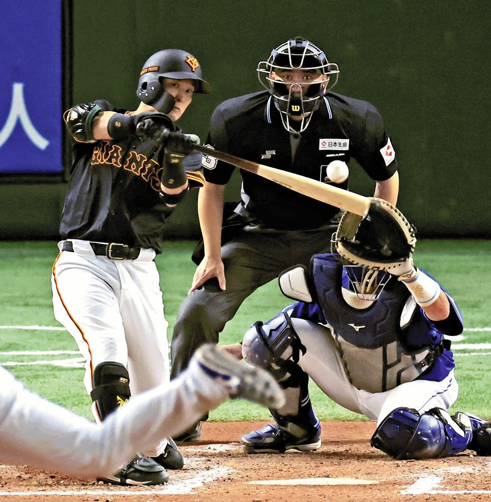 ７回１死３塁、犠飛を放つ吉川＝松本拓也撮影