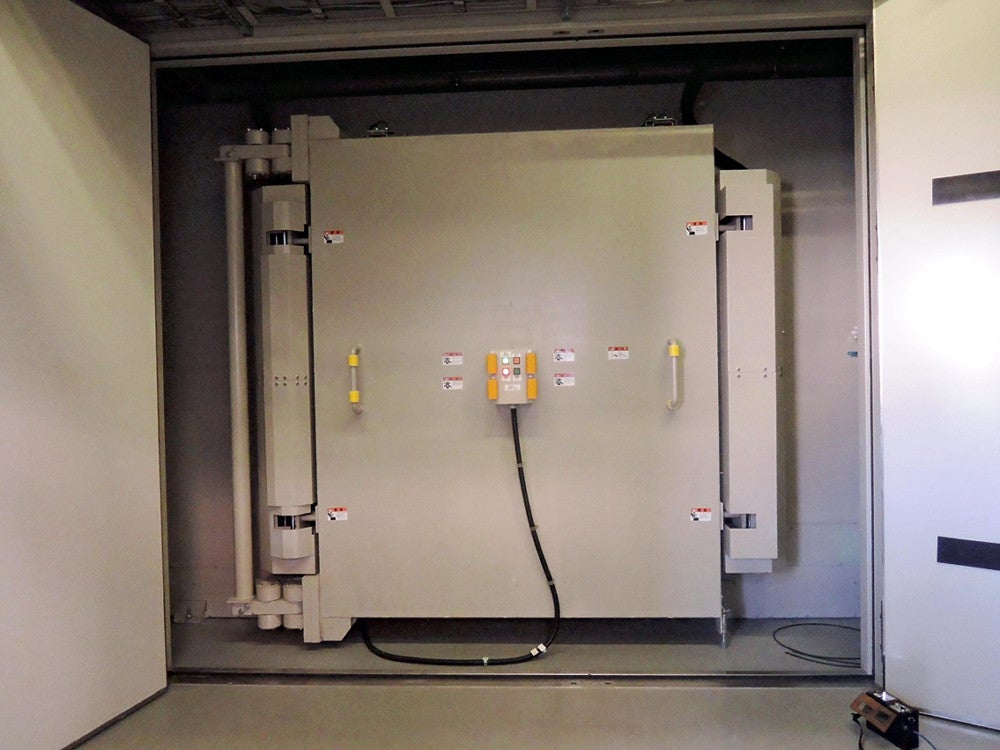 燻蒸庫の扉（京都国立博物館提供）