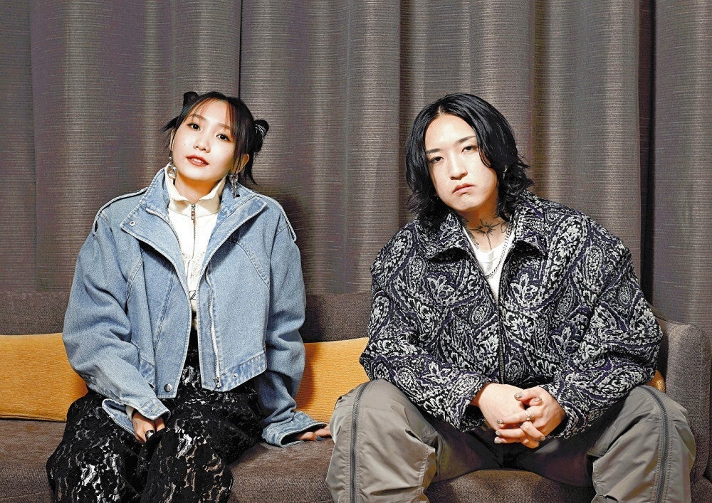 ＹＯＡＳＯＢＩのＡｙａｓｅ（右）とｉｋｕｒａ＝池谷美帆撮影