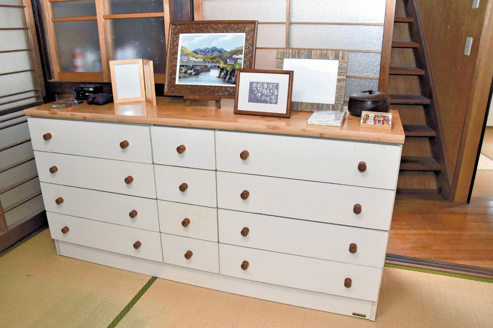 「投げ銭方式」で販売される家具や雑貨