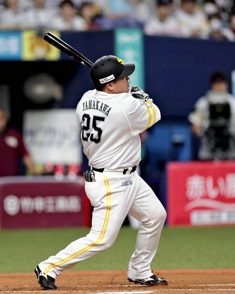 １回１死１、３塁、先制の３ランを放つ山川（２２日）