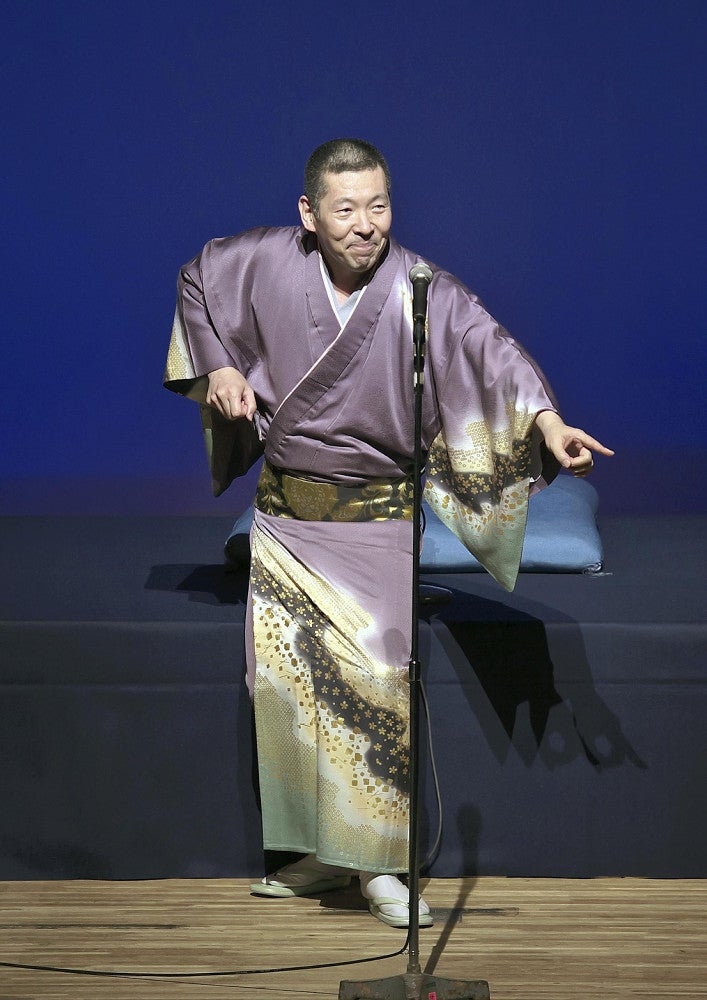 ゲストの市馬は見事な相撲甚句を会場に響かせた。この人がリクエスト寄席をやったら、昭和歌謡のオンパレード……落語をやる時間がなくなるかも（２０１３年撮影）