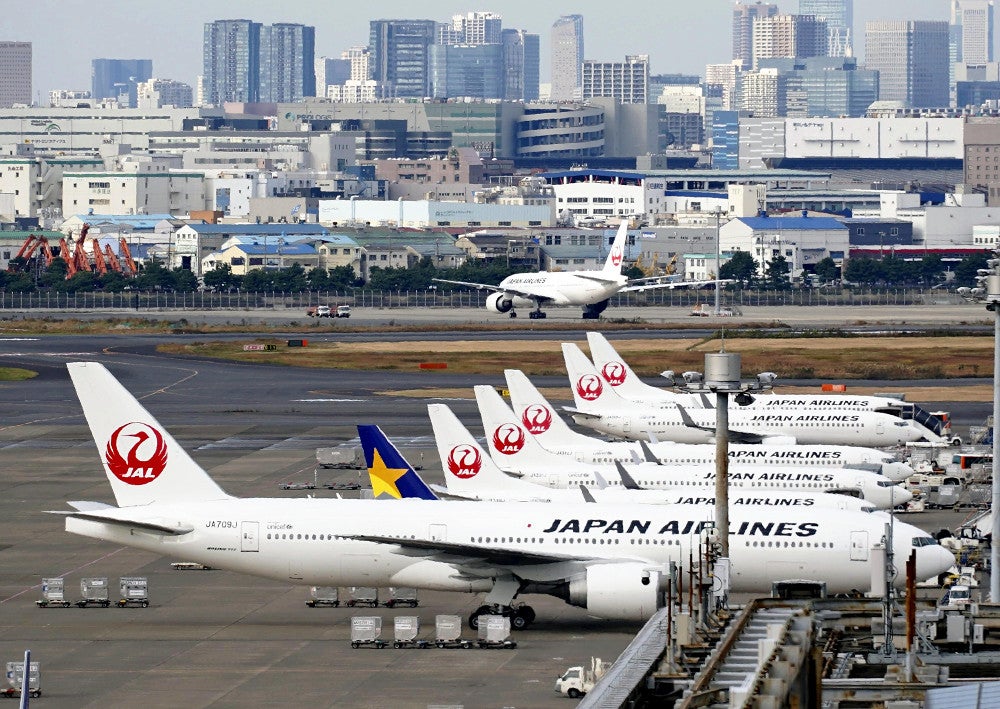 羽田空港に駐機する日本航空の機体（２０２０年１２月）
