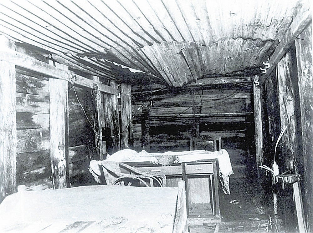 １９４５年に米軍が撮影した司令官室（沖縄県公文書館所蔵）