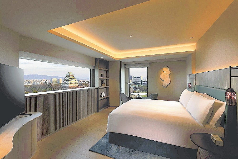 大阪城を望む「ダブルツリーｂｙヒルトン大阪城」の部屋のイメージ＝同ホテル提供