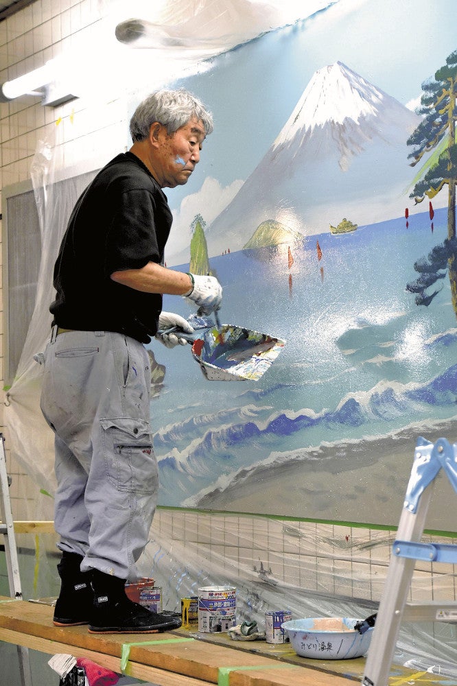 男湯には駿河湾と富士山の構図で描かれた（大阪市東住吉区で）