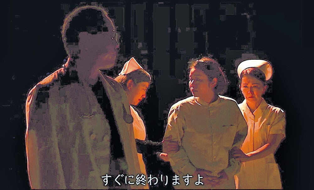 説明がないまま手術を受ける場面（制作委員会提供）