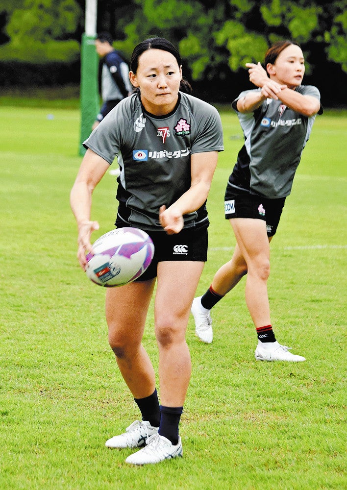 主将としてチームを引っ張る平野優芽選手（左）