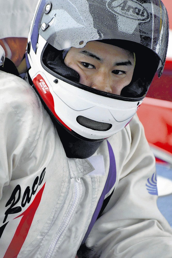 ボートレーサーとしてデビューする長谷川さん（福岡県柳川市で）＝日本モーターボート競走会提供