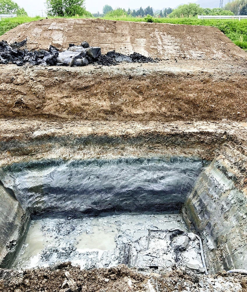 人骨などが出土した発掘現場（熊本市提供）