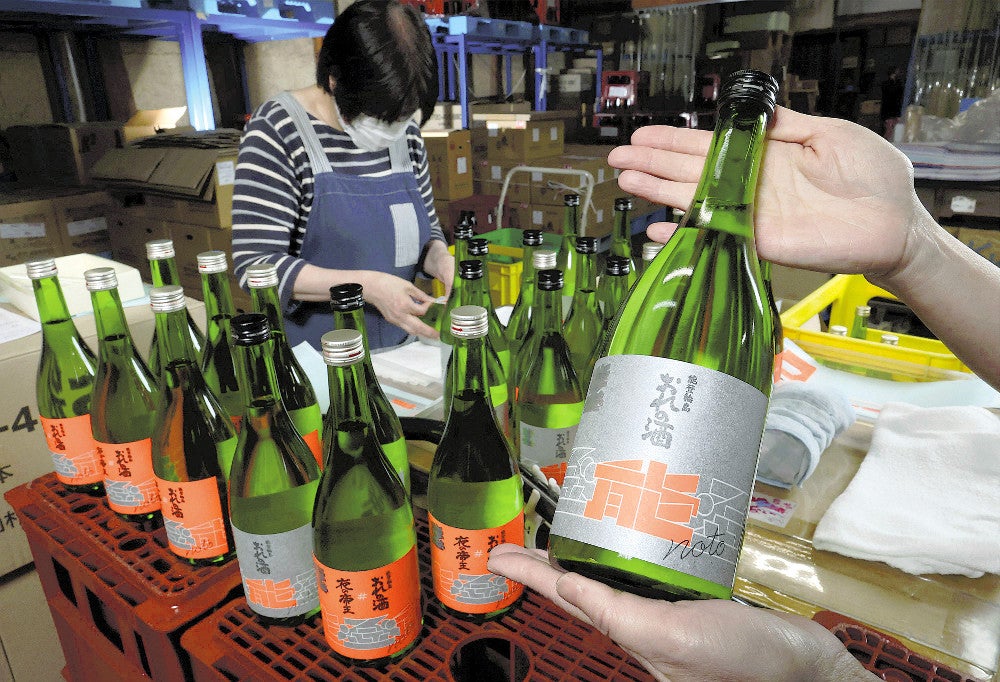 藤井酒造では「おれの酒」の出荷準備が進んでいる（２４日、広島県竹原市で）