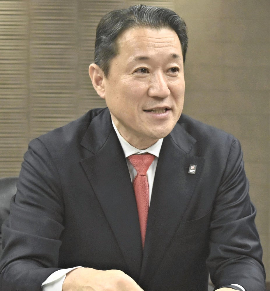 インタビューに応じる損害保険ジャパンの石川社長（東京都新宿区で）
