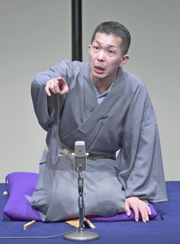 実力派の三三は動物と泥棒の噺。ちなみに文珍が毎年８月８日に大阪で開く「吉例８８独演会」で今年のゲストも務める。文珍いわく「５５周年と三三を足すと８８だから」