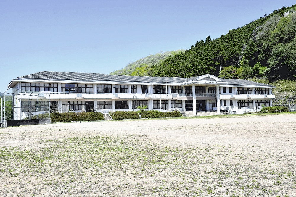 ユーカリ植栽事業の拠点施設となる旧利神小学校