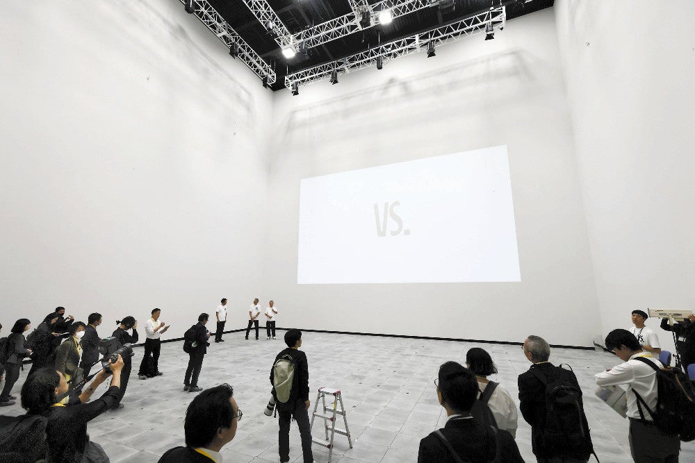 報道陣に公開されたヴイエスの内部（２９日、大阪市北区で）＝宇那木健一撮影