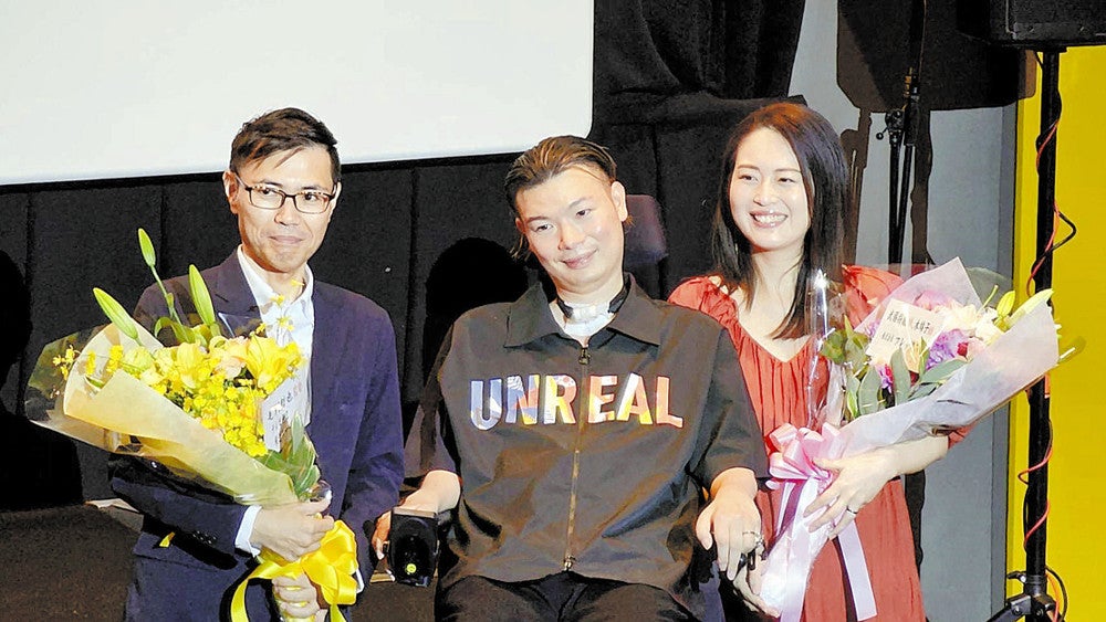 都内であった上映で舞台あいさつに立つ（左から）毛利さん、武藤さん、木綿子さん（Ｃ）２０２３テレビ朝日・フレックス