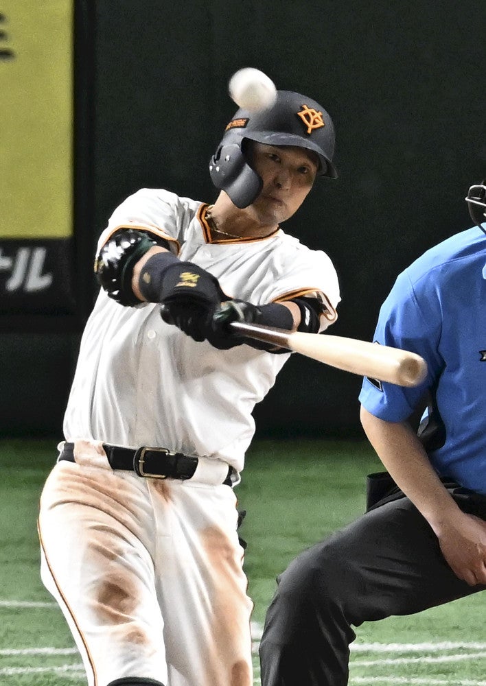 １２回１死２塁、サヨナラ打を放つ吉川（２９日）＝西孝高撮影