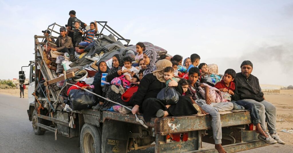 イスラエル、ガザ6割制圧 エジプト境界地帯も掌握 - 日本経済新聞