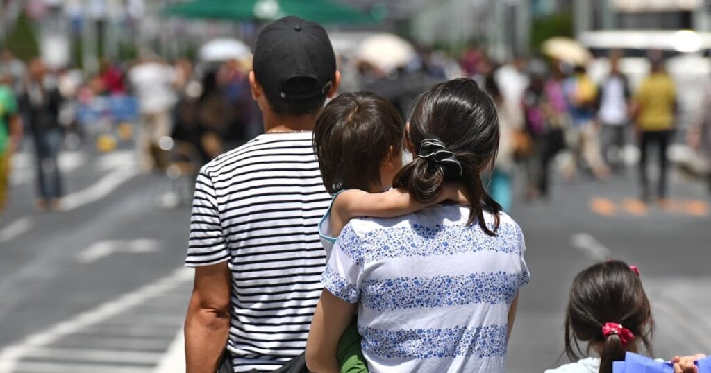 離婚後の「共同親権」選択可能に 改正民法が成立 - 日本経済新聞