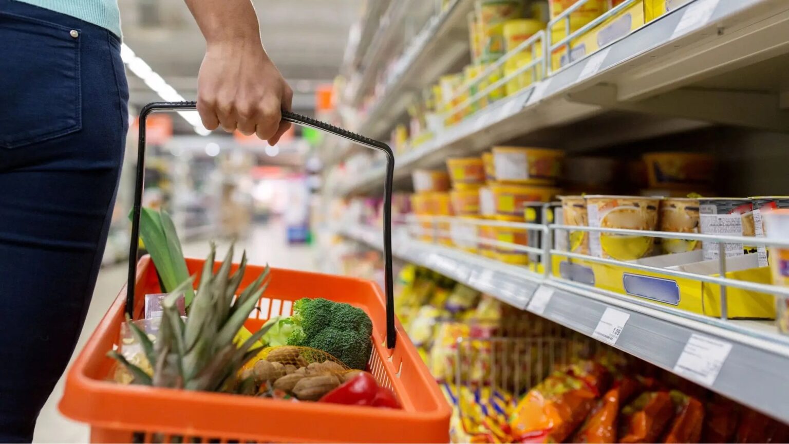 食品バスケットの平均価格が 2 ユーロ下落
